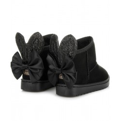 Snowboot bunny